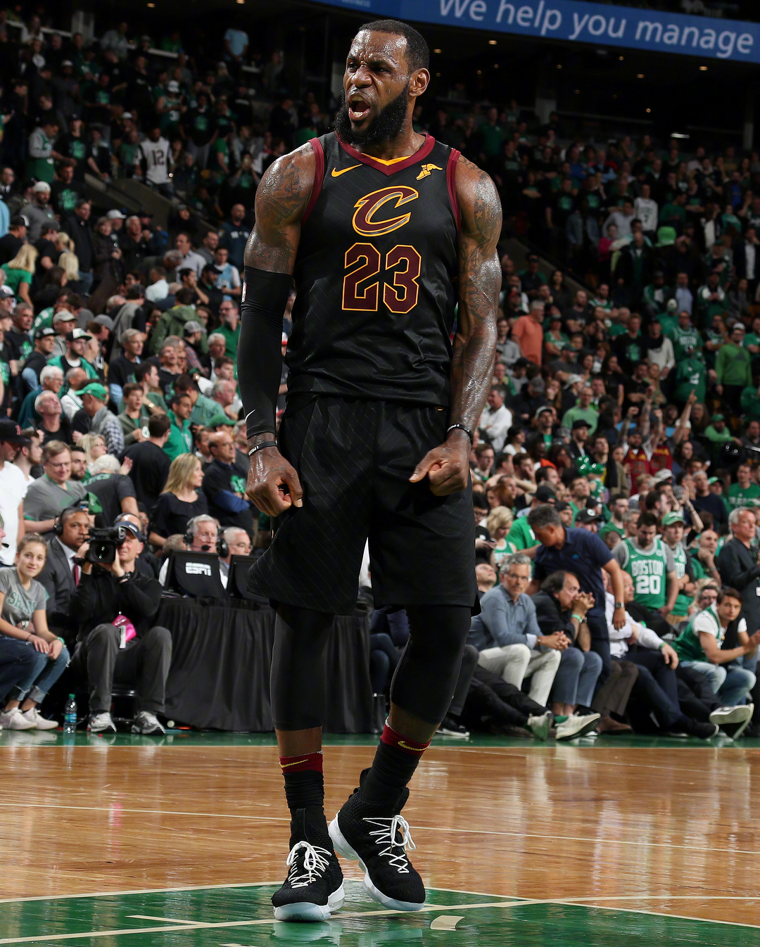 防守强度一上来整个比赛变了（防守升级，比赛面貌立刻改观）