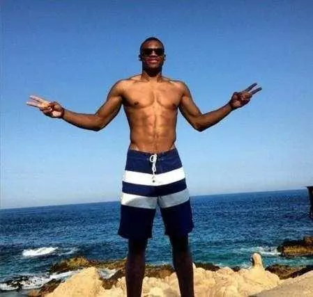 NBA开局第三长纪录！亚当斯前16场每场至少抢3个前场板（NBA开季第三长纪录！亚当斯已连16场至少摘下3个前场篮板）