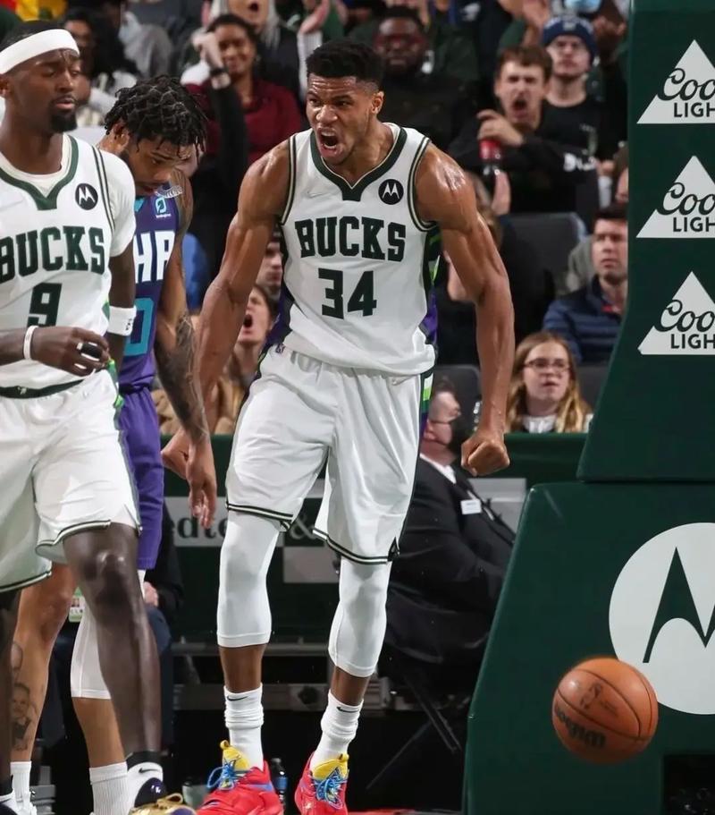 东体预测申花首发：阿苏埃和米内罗搭档锋线，鲍亚雄继续出战（东体展望申花首阵：阿苏埃联手米内罗冲锋，鲍亚雄继续首发）