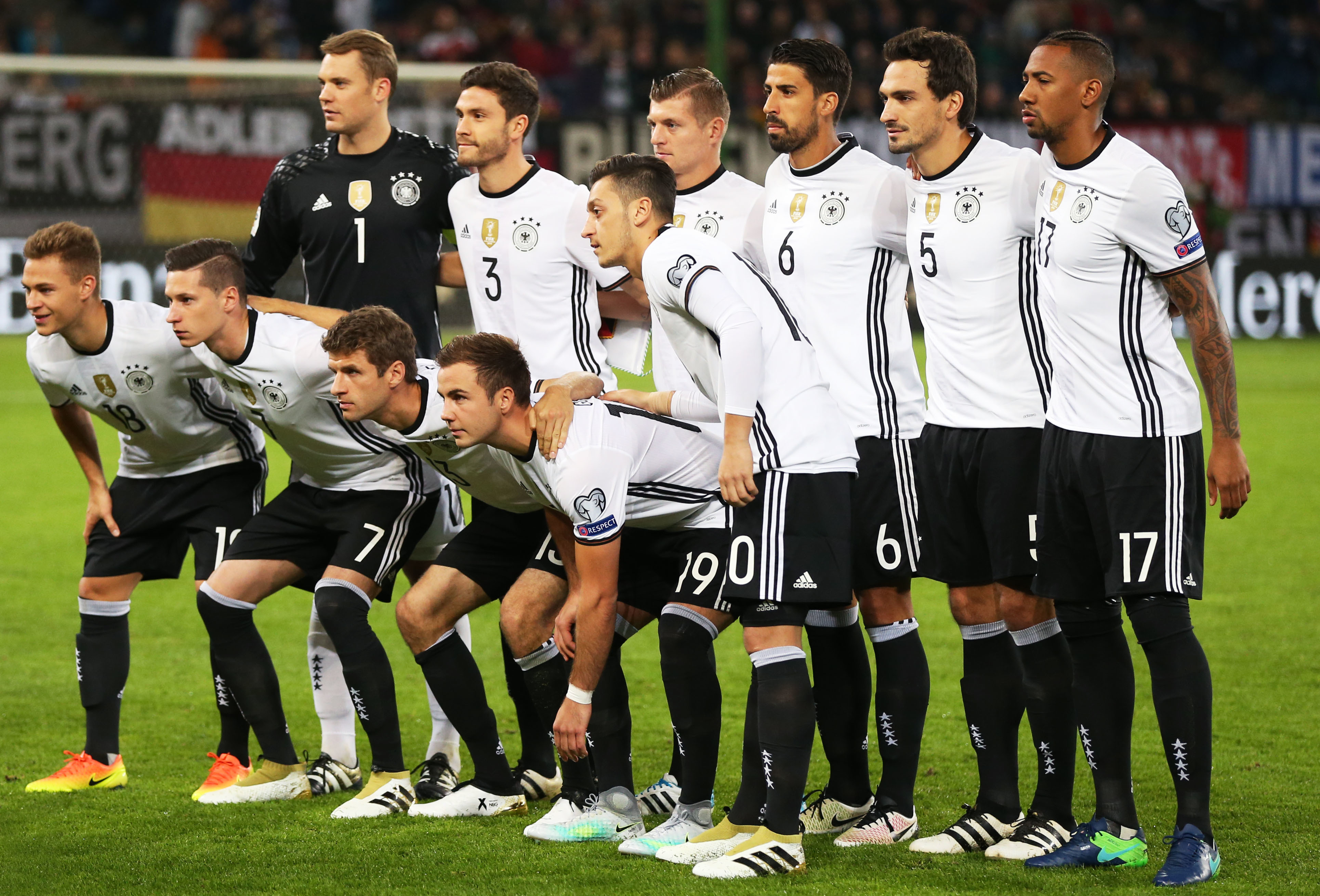 邮报评曼联近5年引援TOP30：姆伯莫第1，C罗第4，桑乔垫底（曼联近五年引援30强榜出炉：《邮报》评姆伯莫登顶，C罗第4，桑乔垫底）