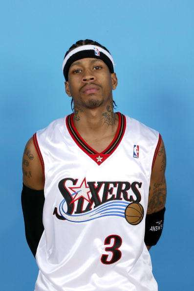 凯恩回应与巴萨传闻：我没和任何人接触，现在在拜仁很开心（凯恩谈巴萨传闻：未与任何人接触，在拜仁过得很开心）