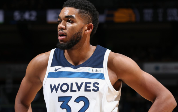 AC米兰客场0-2负都灵，阿莱格里因红牌停赛，替补普利西奇助球队扳平比分。（都灵主场2-0击败AC米兰；阿莱格里因红牌停赛，替补普利西奇贡献扳平助攻）