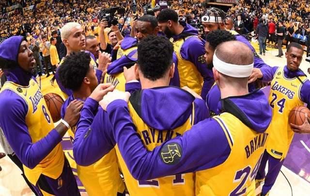 德天空：德甲三强争夺17岁中场德卡特，安德莱赫特要价2500万（德天空：德甲三豪门竞逐17岁中场德卡特，安德莱赫特标价2500万欧）