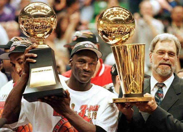 冯伯元：我小时候身体瘦到能看到肋骨，外号叫“非洲难民”（冯伯元：我小时候瘦得肋骨分明，还被起过绰号）