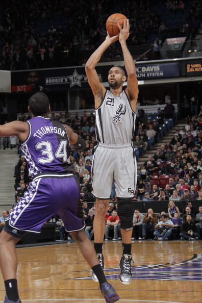 中国足坛2025赛季大结局：海港中超夺冠，国安收获足协杯（2025中国足坛收官：上海海港问鼎中超，北京国安捧得足协杯）