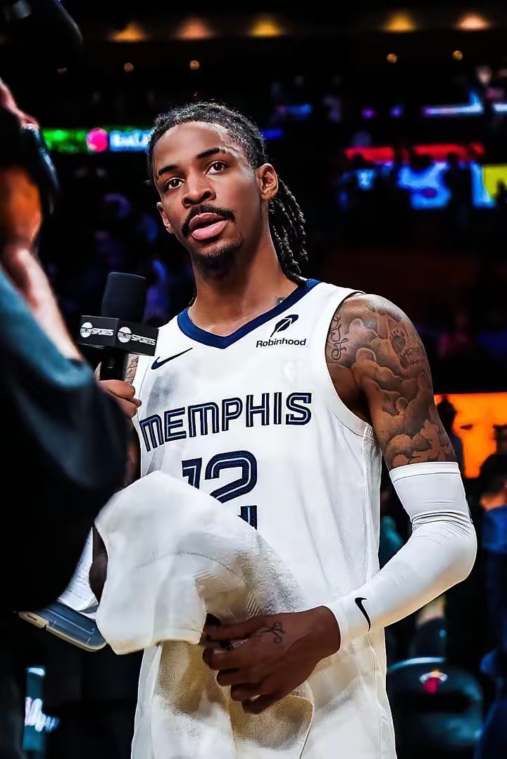 赖因德斯：米兰今年有机会争冠；未来是否会回归？回头见吧（赖因德斯：米兰本季有望争冠；是否回归？改天再说）