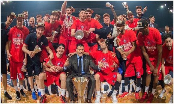 荣耀时刻，网球名将阿尔卡拉斯为迈阿密颁发美职联东部冠军奖杯（荣耀加冕：阿尔卡拉斯为迈阿密颁发美职联东部冠军奖杯）