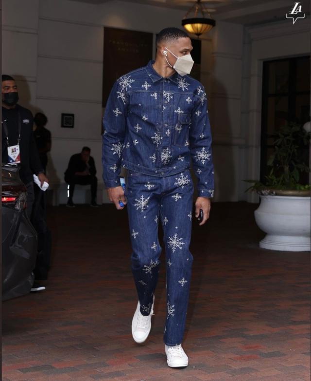 皮克：巴萨本赛季能竞争所有赛事的冠军，包括欧冠在内（皮克称巴萨本季有实力争夺各项冠军，欧冠亦在其中）