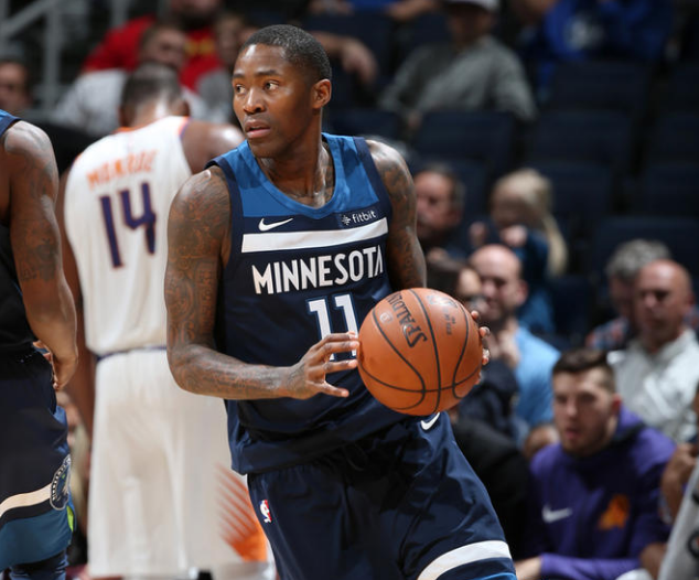 圣诞树入镜！杨瀚森更新社媒晒与奥登合影并配文：12月（杨瀚森社媒晒与奥登合照：圣诞树作背景，配文12月）