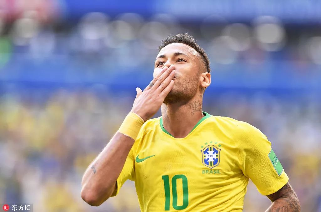 继姆巴佩之后，凯恩是本赛季第二位打入25球的五大联赛球员（凯恩25球达成，成本赛五大联赛继姆巴佩后的第二人）