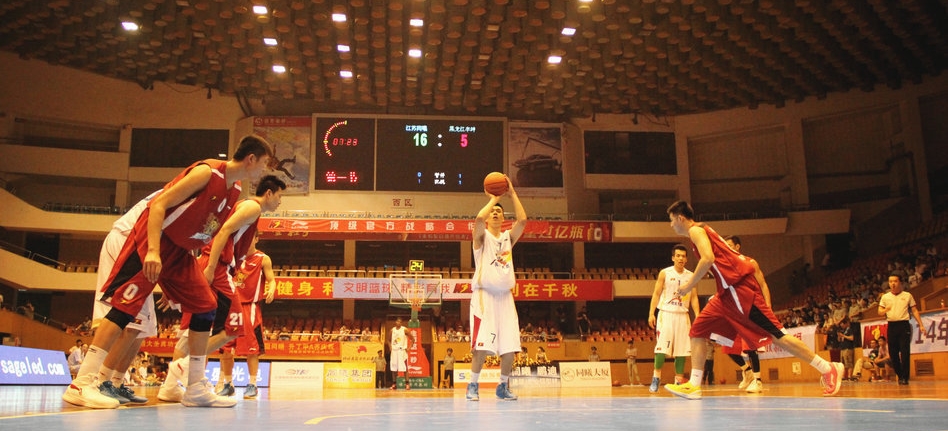 巴萨重返荣耀之地：对阵皇家贝蒂斯的关键战役（荣光再现：巴萨与皇家贝蒂斯的关键对决）